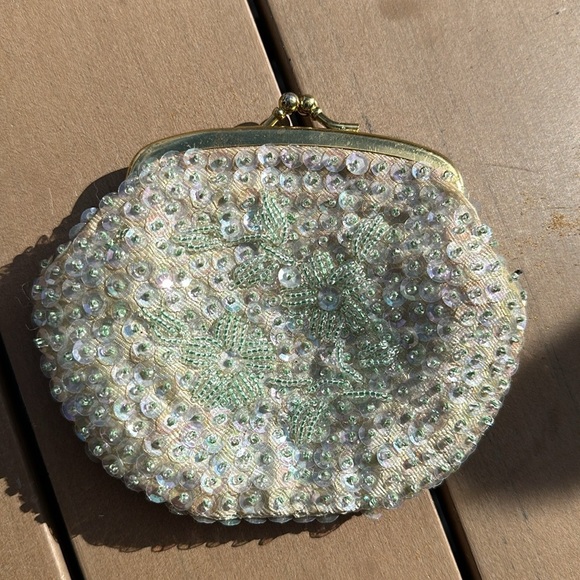 Vintage hand mint greet beaded gold kisslock change purse with green lining - Picture 2 of 8